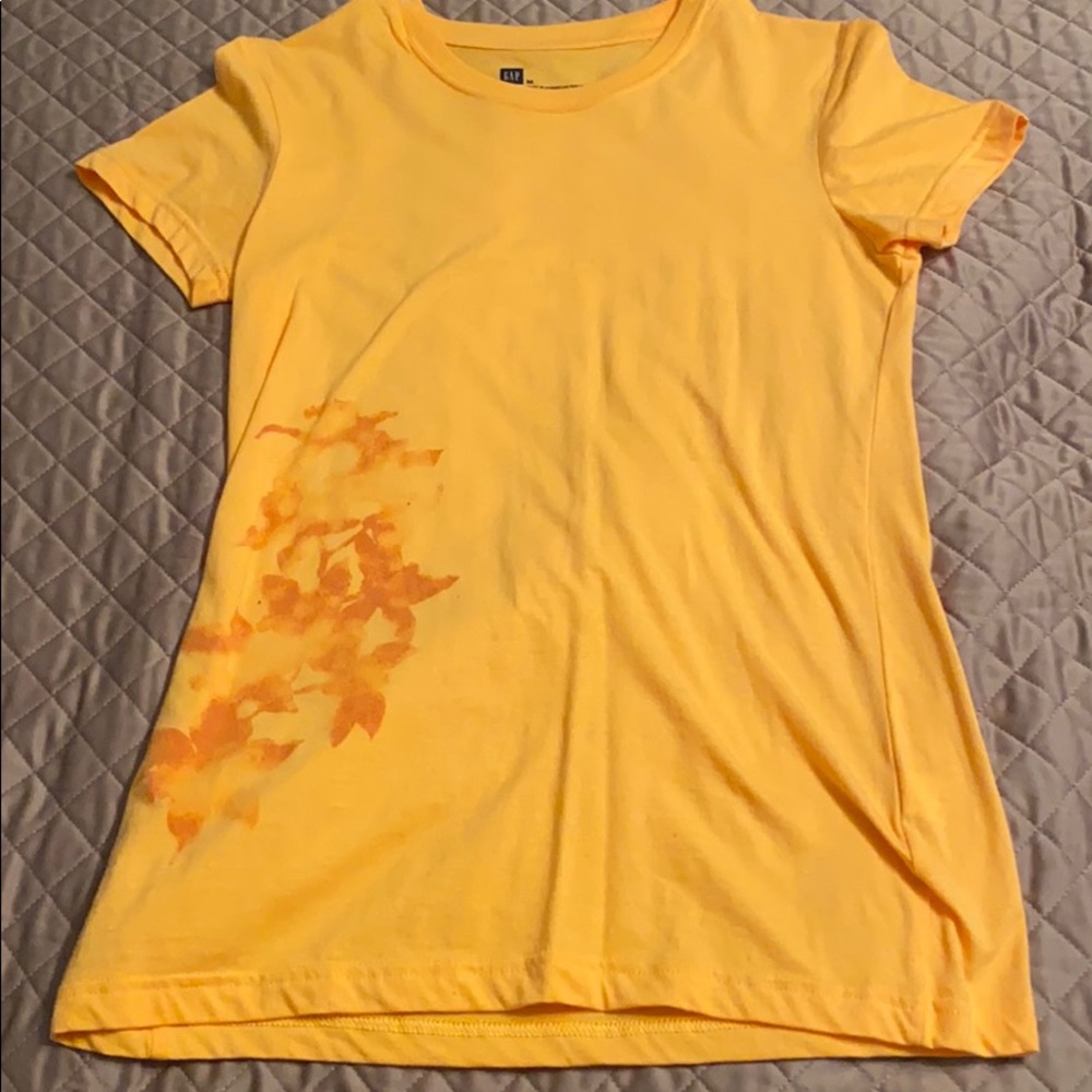 Gap tee NWOT